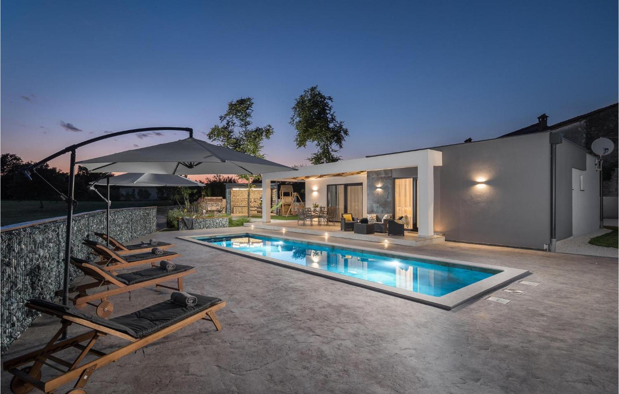 Beautiful Home In Tinjan With Jacuzzi Exteriör bild